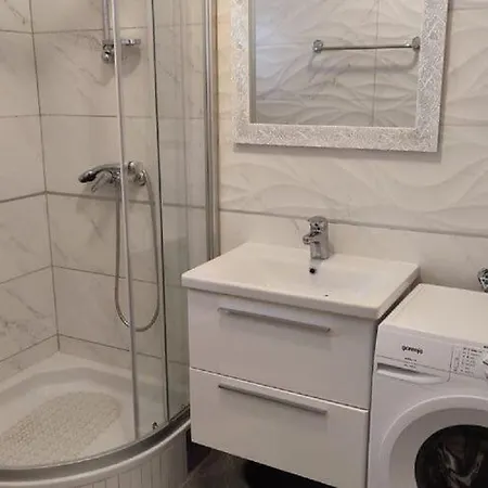 Pezo - Two Bedroom With Balcony