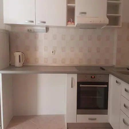 Pezo - Two Bedroom With Balcony *