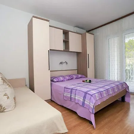 Apartment Pezo - Two Bedroom With Balcony