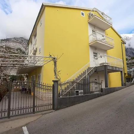 Pezo - Two Bedroom With Balcony Apartment Baska Voda